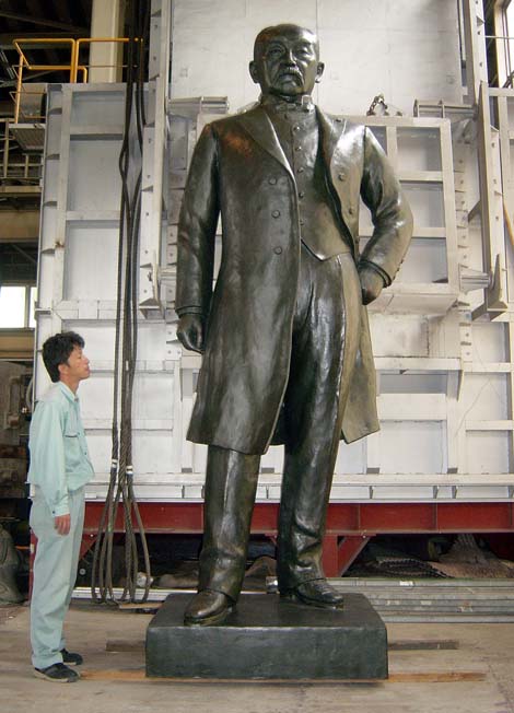 第4・6代内閣総理大臣・松方正義公　1丈２尺2008年6月鹿児島市内に建立