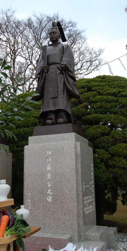 細川藤孝公銅像除幕式(熊本・水前寺公園)